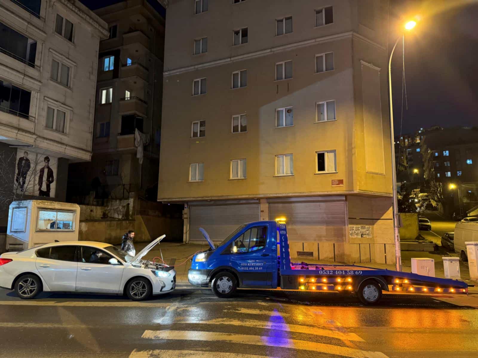 Akü Bittiğinde Yol Yardım mı, Oto Çekici mi Çağırmalısınız?